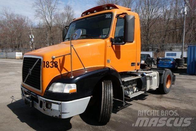 Volvo VNM42T Шасси с кабиной