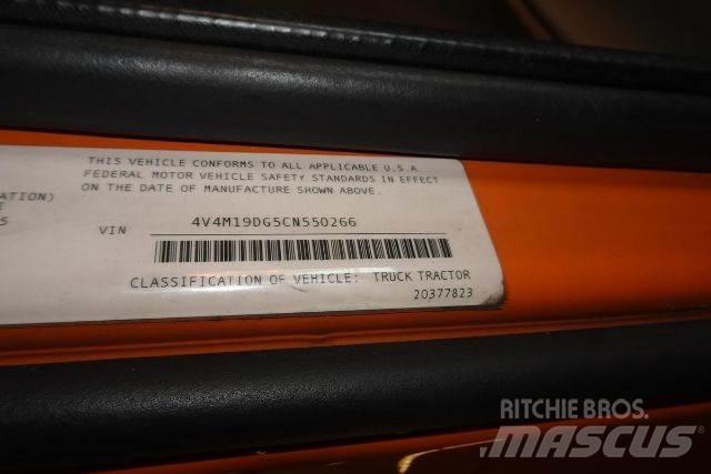 Volvo VNM42T Шасси с кабиной