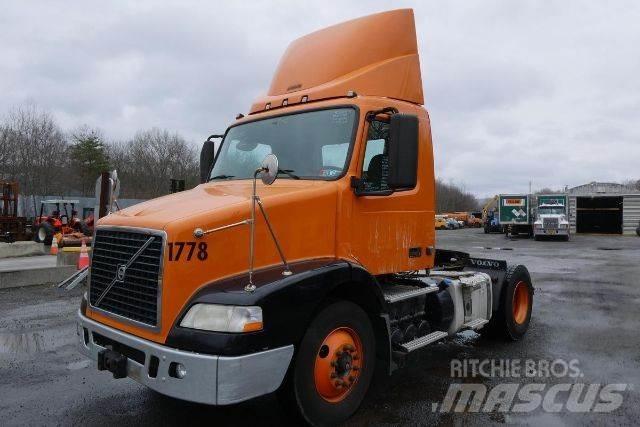 Volvo VNM42T Шасси с кабиной
