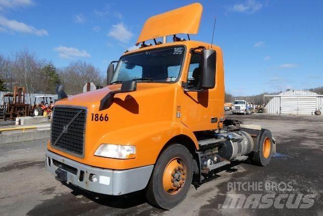 Volvo VNM42T Шасси с кабиной