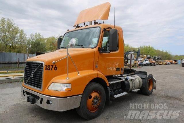 Volvo VNM42T Шасси с кабиной