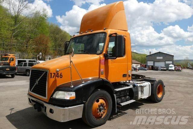 Volvo VNM42T Шасси с кабиной
