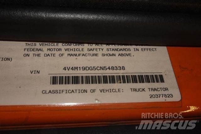 Volvo VNM42T Шасси с кабиной