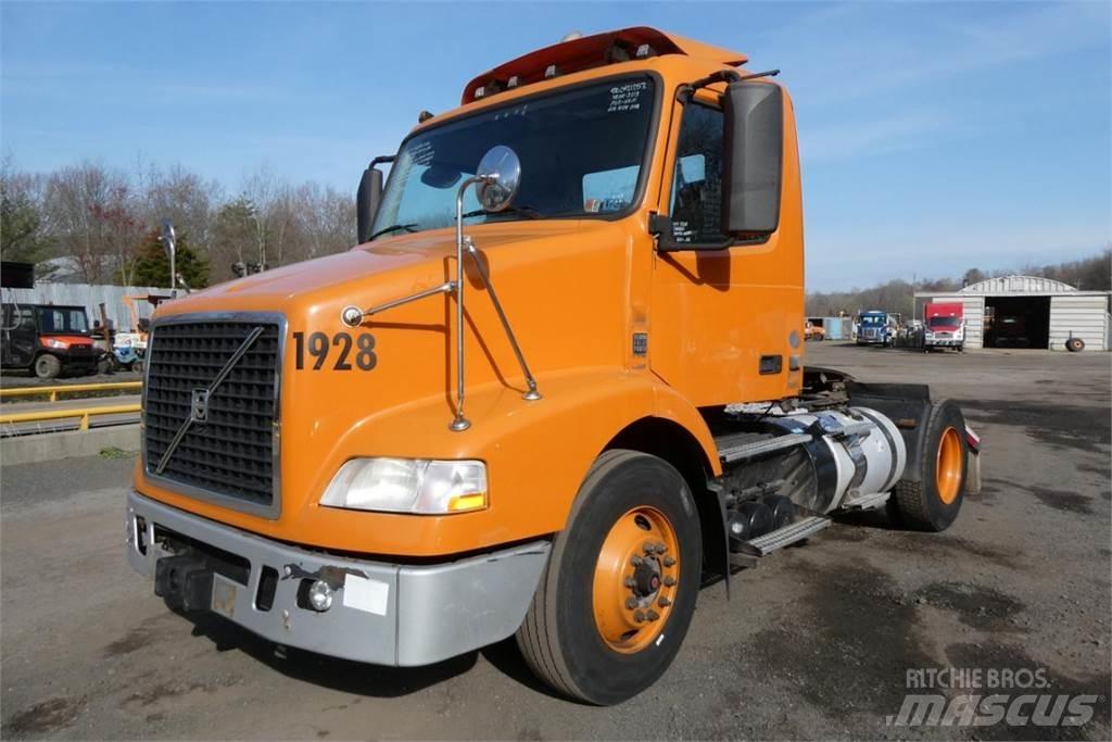 Volvo VNM42T Шасси с кабиной