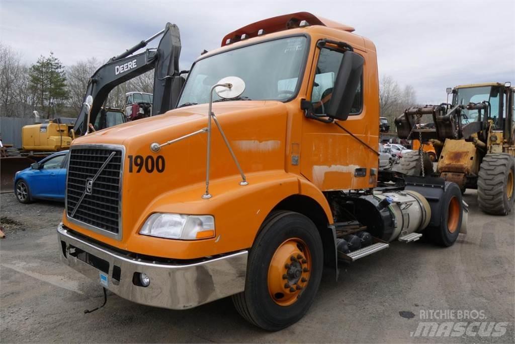 Volvo VNM42T Шасси с кабиной