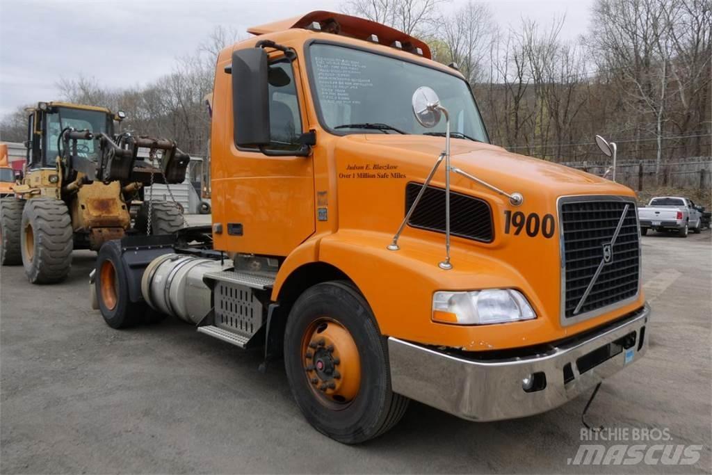 Volvo VNM42T Шасси с кабиной
