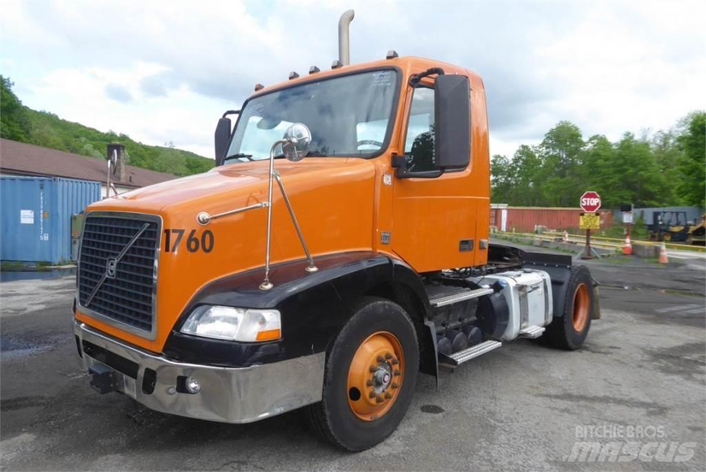 Volvo VNM42T Шасси с кабиной