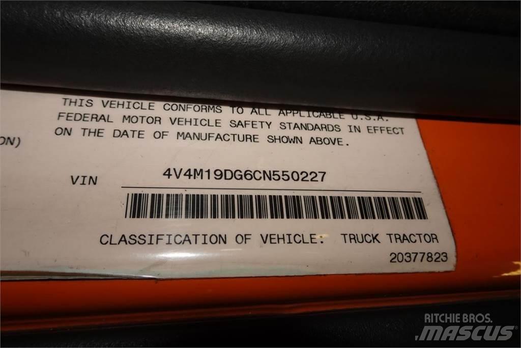 Volvo VNM42T Шасси с кабиной