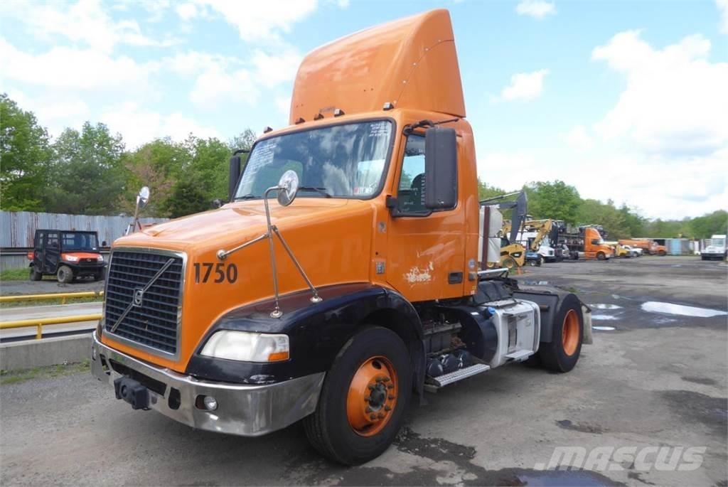 Volvo VNM42T Шасси с кабиной