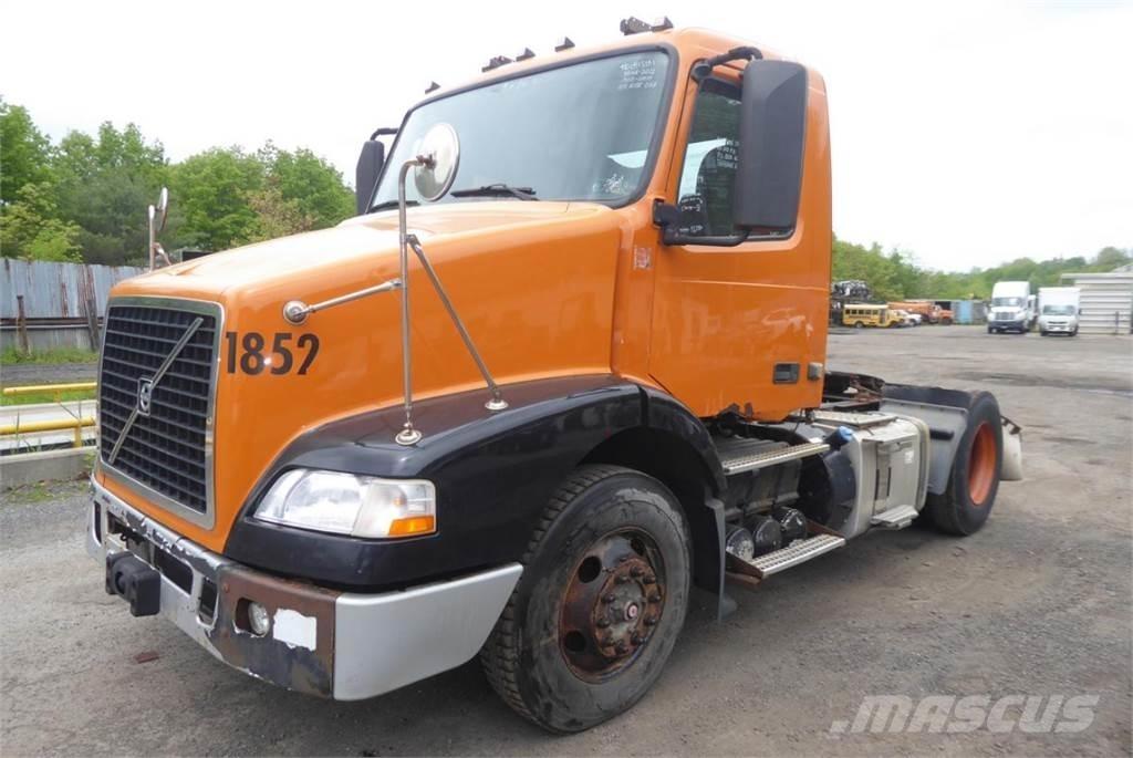 Volvo VNM42T Шасси с кабиной