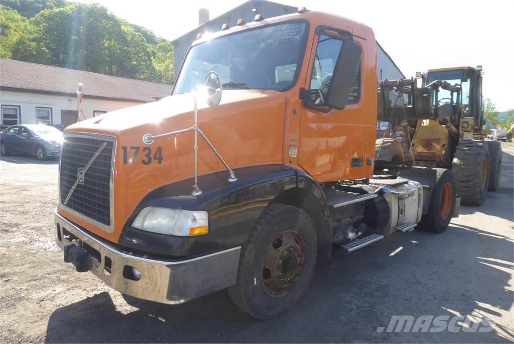 Volvo VNM42T Шасси с кабиной