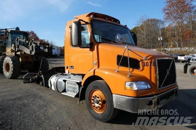 Volvo VNM64T Шасси с кабиной