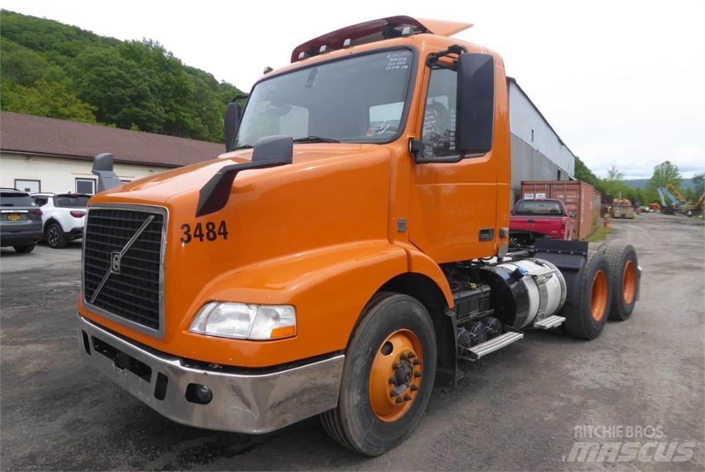 Volvo VNM64T Шасси с кабиной