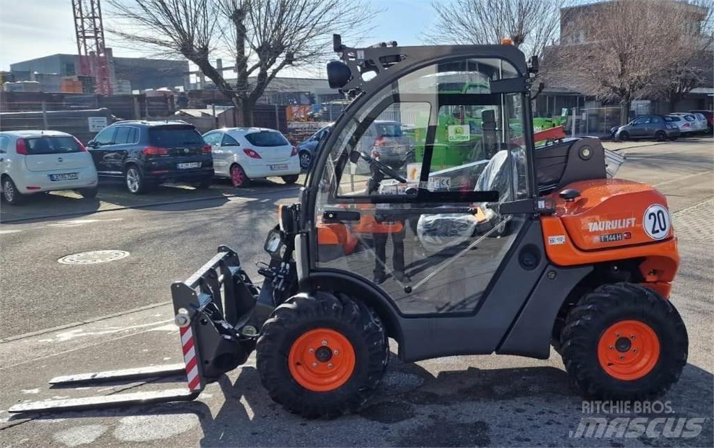 Ausa T144H Телескопические погрузчики
