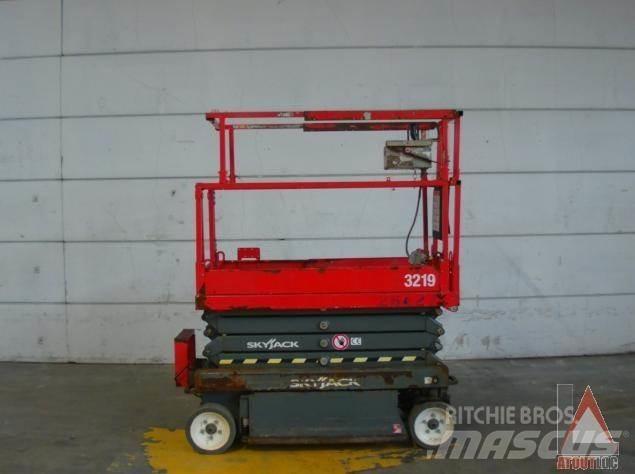 SkyJack SJ3219 Коленчатые подъемники