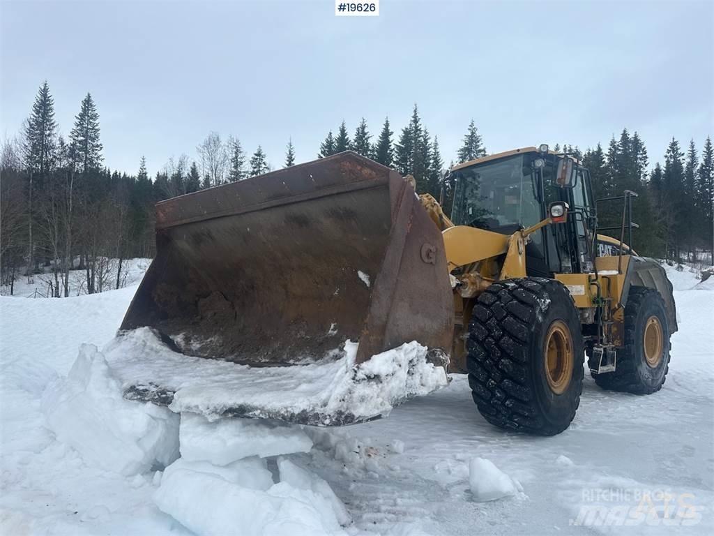CAT 966G Фронтальные погрузчики
