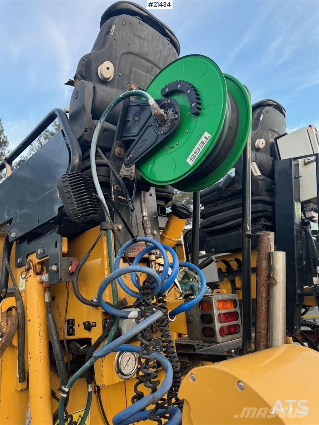 CAT AP 300 Асфальтоукладчики