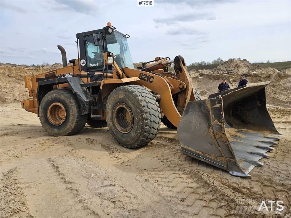 CASE 821C Фронтальные погрузчики
