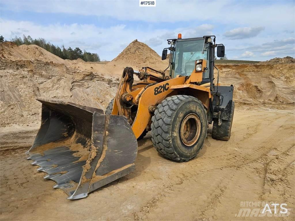 CASE 821C Фронтальные погрузчики