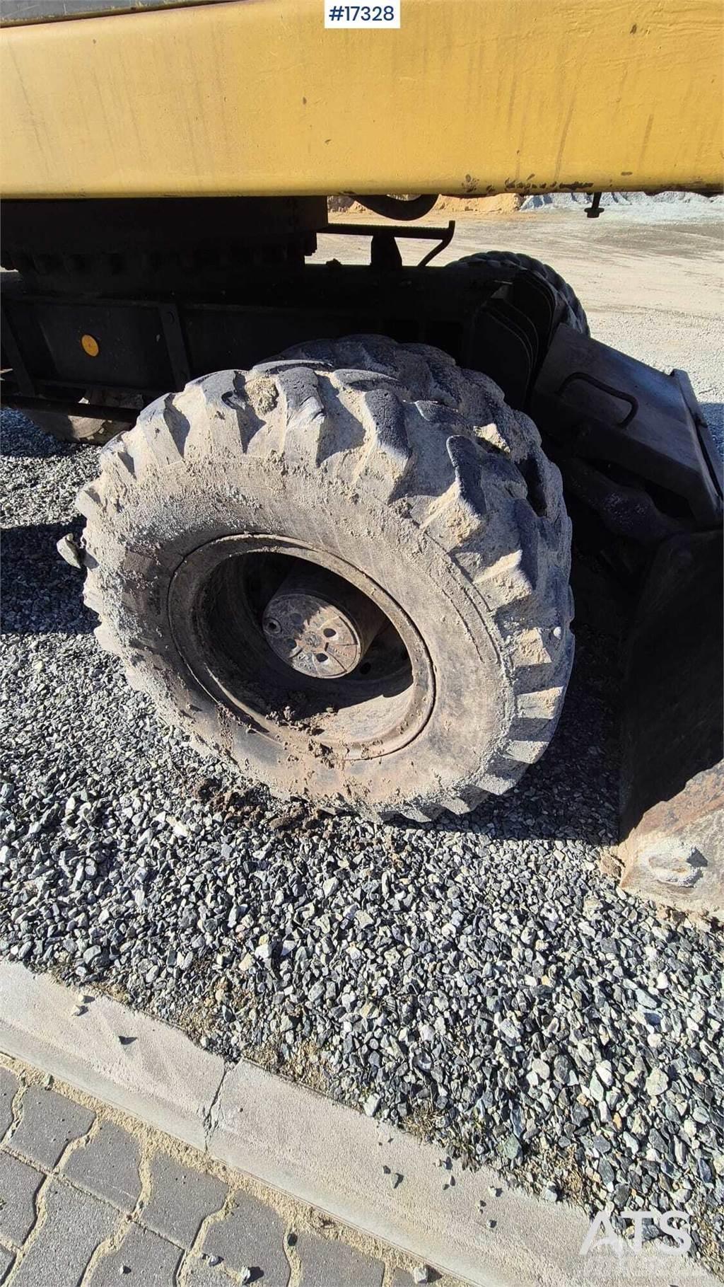 CAT 212BFT Колёсные экскаваторы