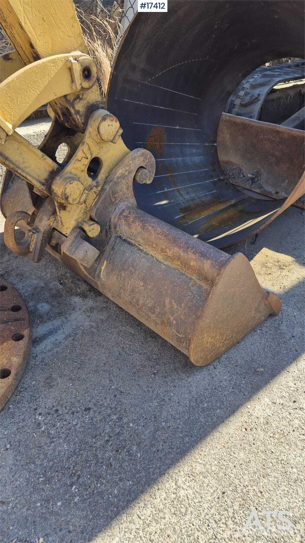 CAT 302.5 Мини-экскаваторы