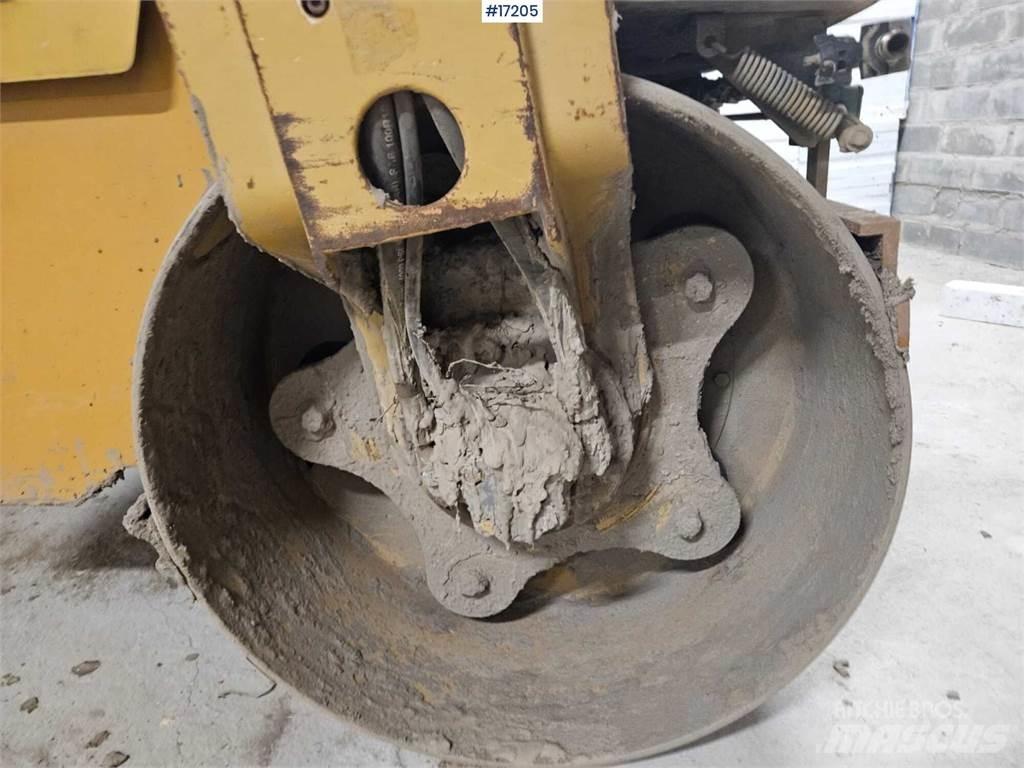 CAT CB24 Катки тротуарные