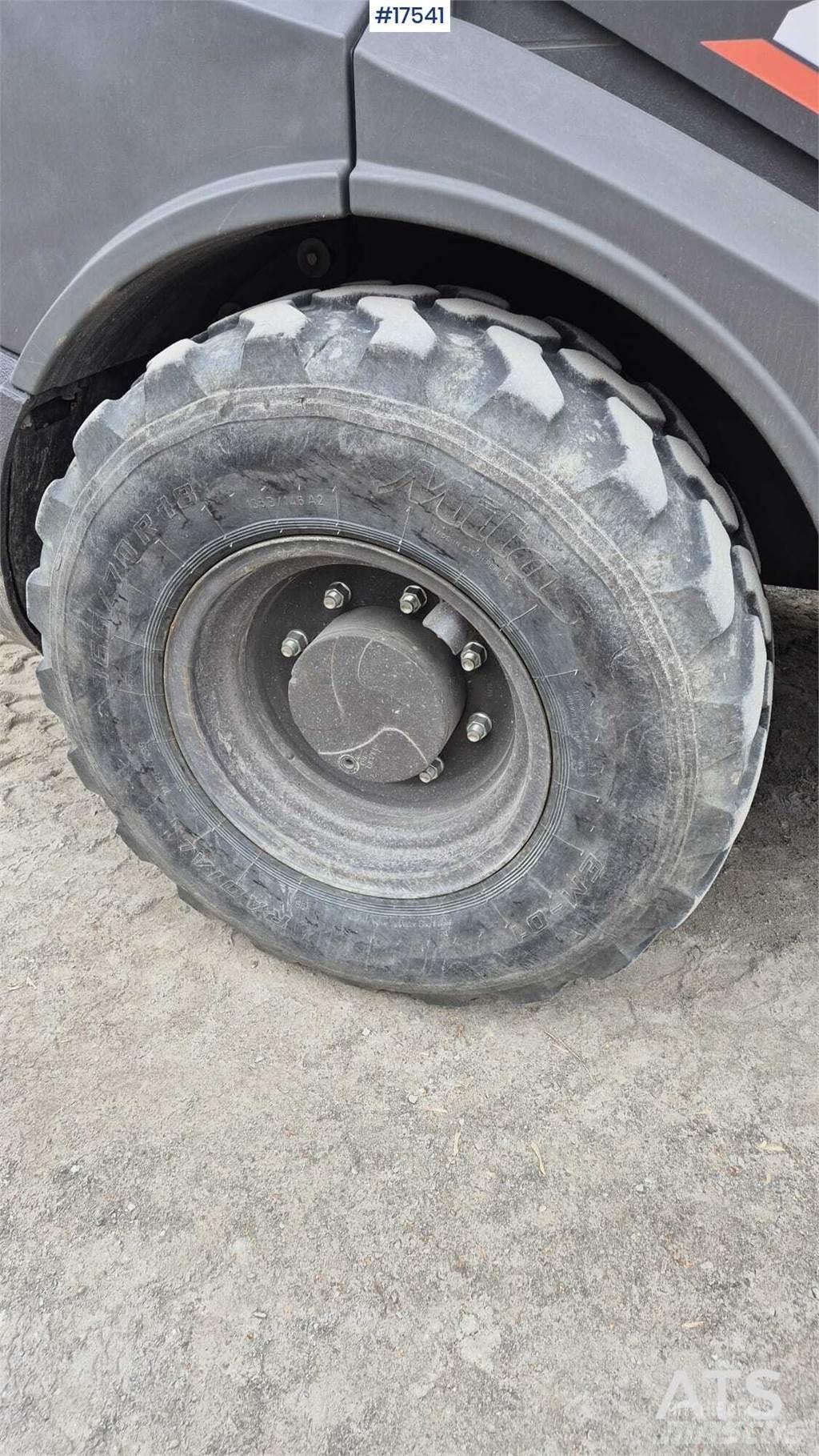 Hitachi ZW 75 Фронтальные погрузчики