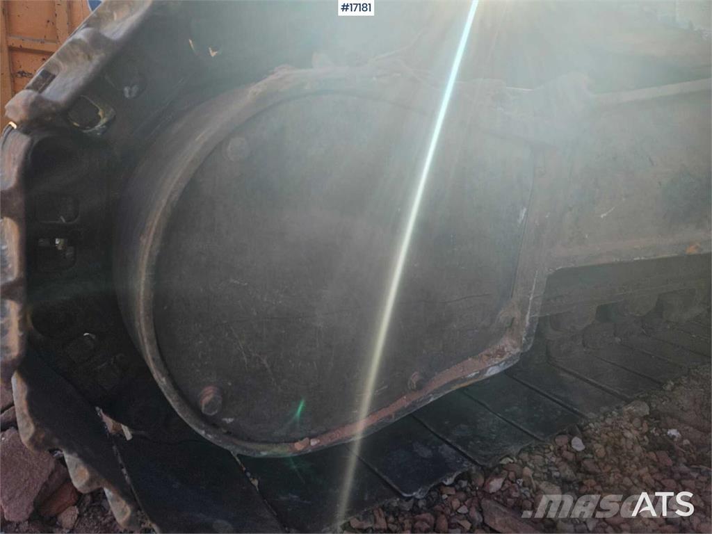 Hitachi ZX225 LC Гусеничные экскаваторы
