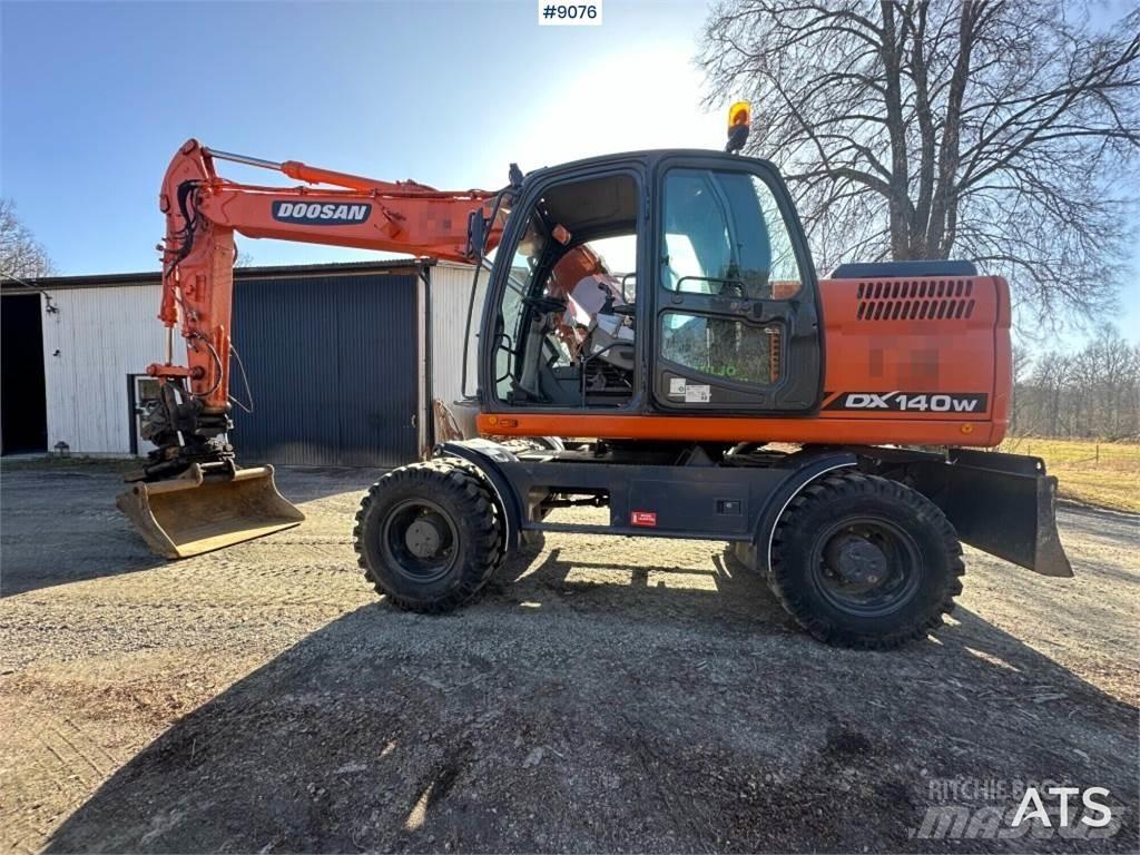 Doosan DX140W Колёсные экскаваторы