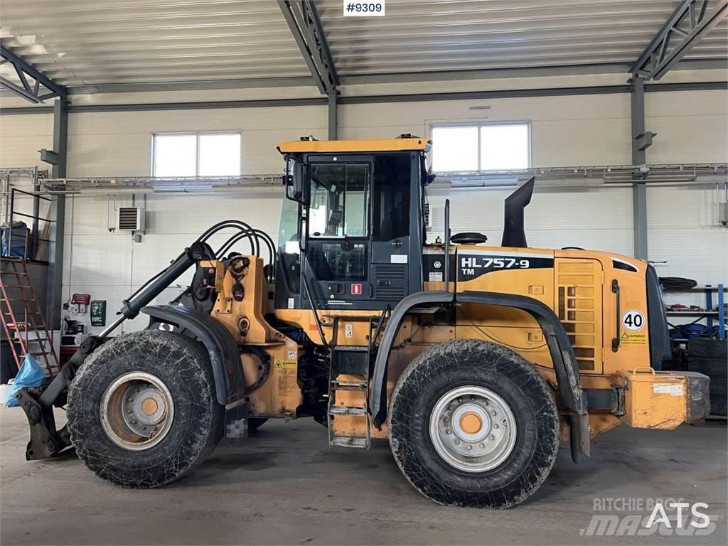 Hyundai HL757TM-9 Колесные бульдозеры