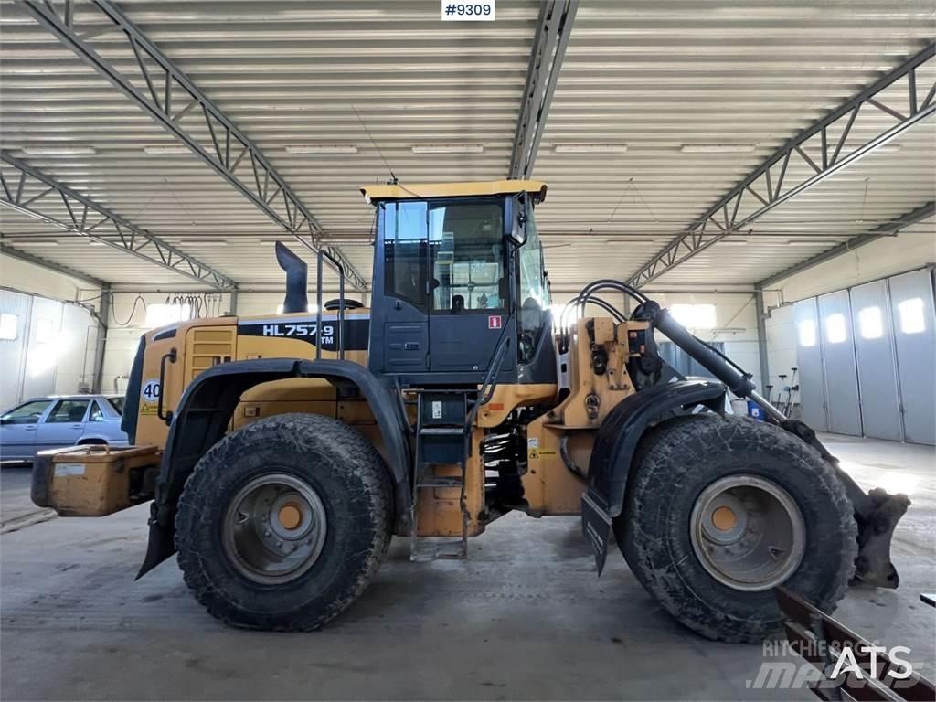 Hyundai HL757TM-9 Колесные бульдозеры