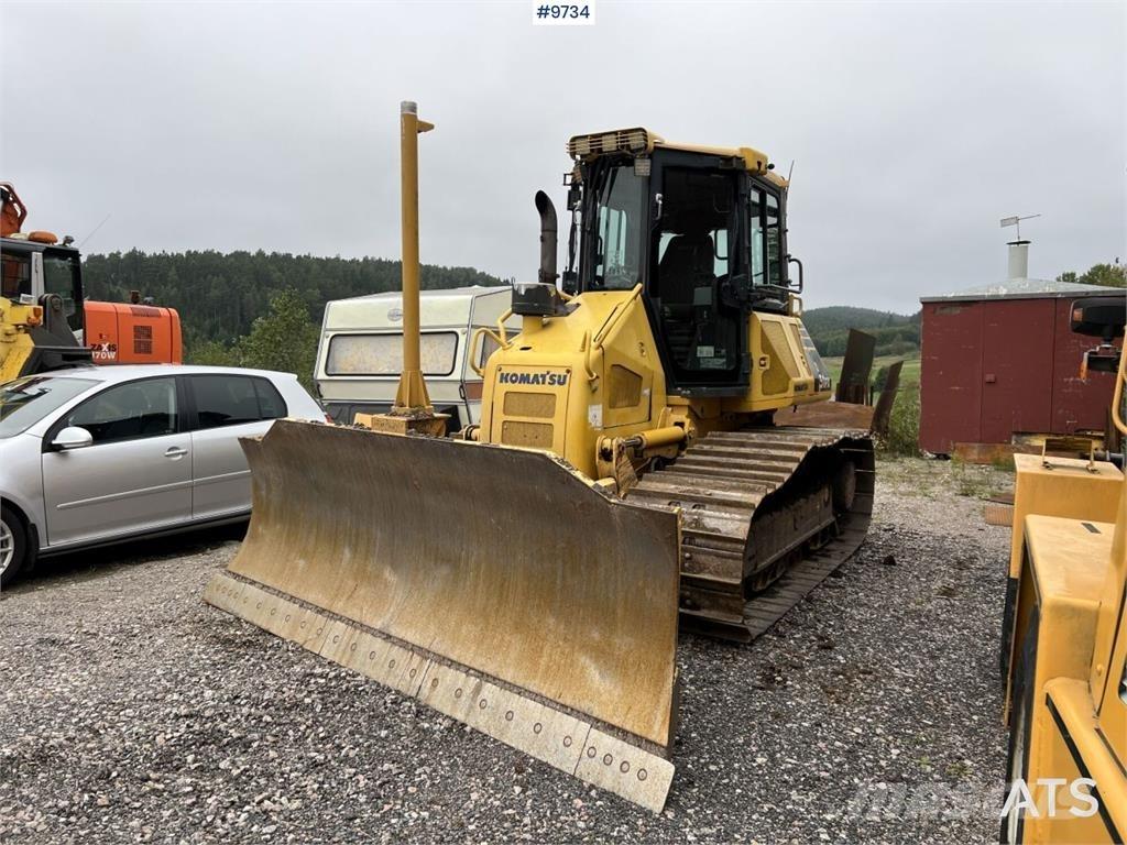 Komatsu D51PX-22 Гусеничные бульдозеры