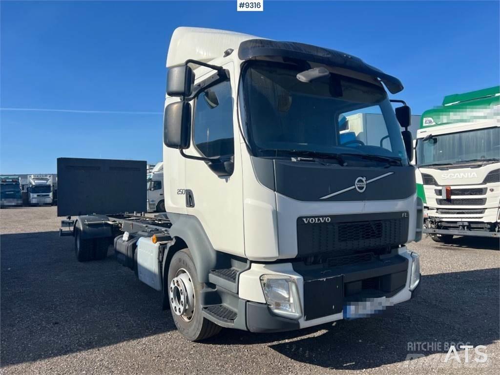 Volvo FL250 Шасси с кабиной
