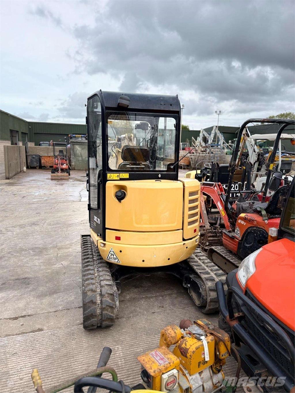 CAT 302.7 DCR Мини-экскаваторы