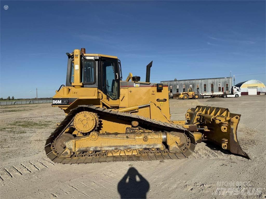 CAT D6M LGP Гусеничные бульдозеры