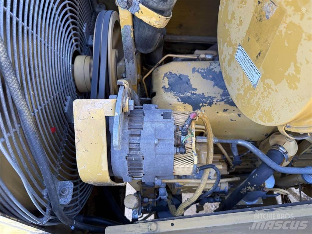 CAT D6M LGP Гусеничные бульдозеры