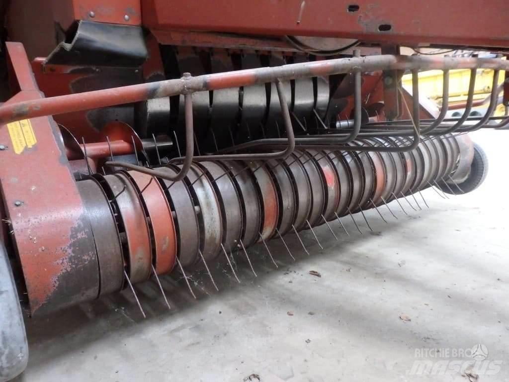 Hesston 4900 Рулонные пресс-подборщики