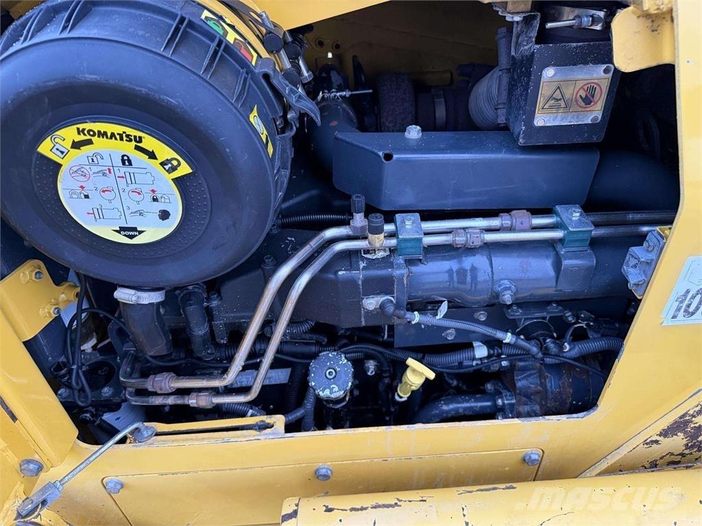 Komatsu D51PX-22 Гусеничные бульдозеры