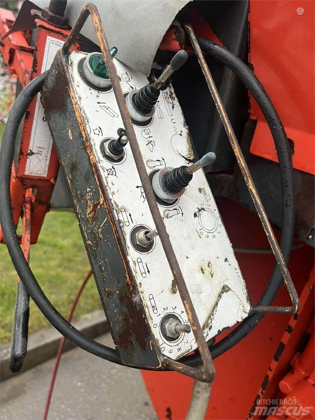 Kuhn Primor 3560 Кормораздатчики