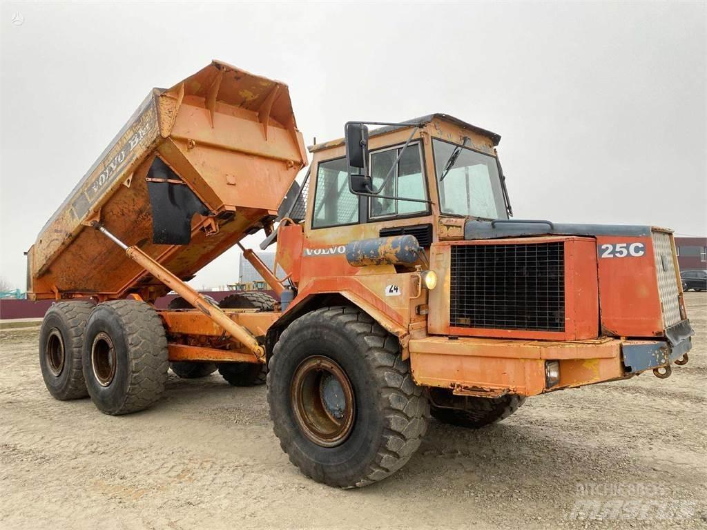 Volvo A25C , Nr.1 Шарнирно-сочленённые самосвалы