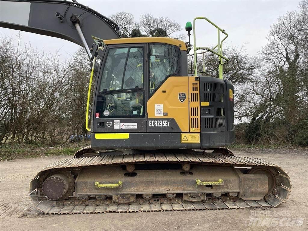 Volvo ECR235EL Гусеничные экскаваторы