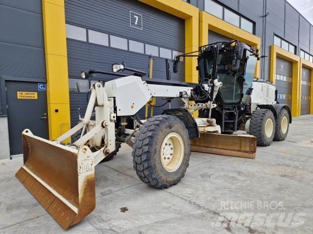CAT 120AWD Грейдеры