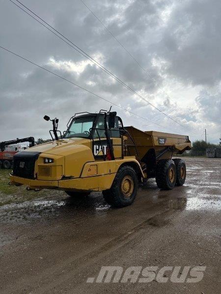 CAT 725C Шарнирно-сочленённые самосвалы