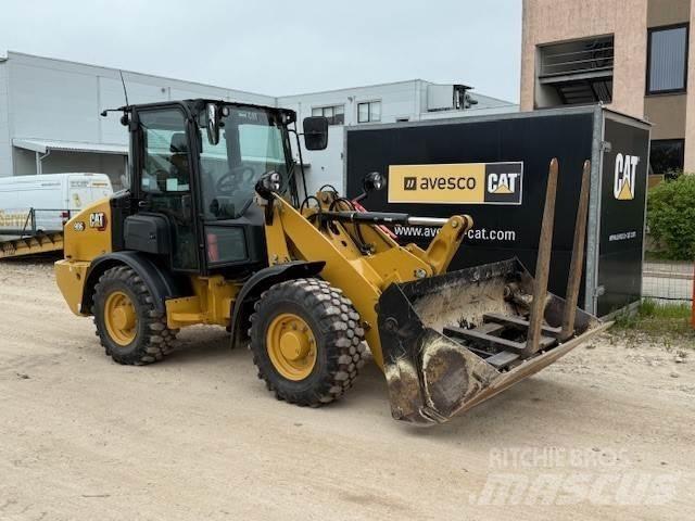 CAT 906 Фронтальные погрузчики