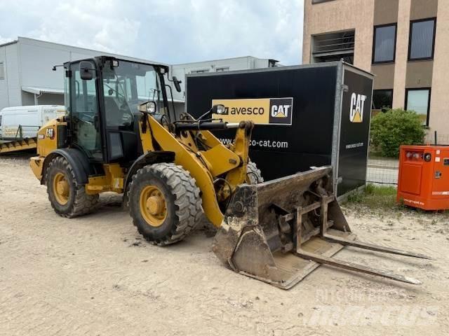 CAT 906 Фронтальные погрузчики