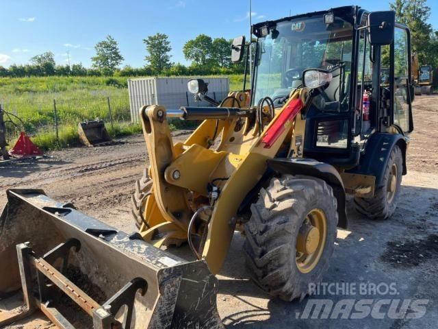 CAT 906 Фронтальные погрузчики