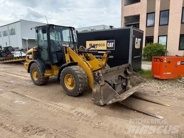 CAT 906M Фронтальные погрузчики