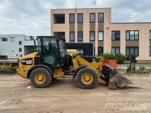 CAT 906M Фронтальные погрузчики