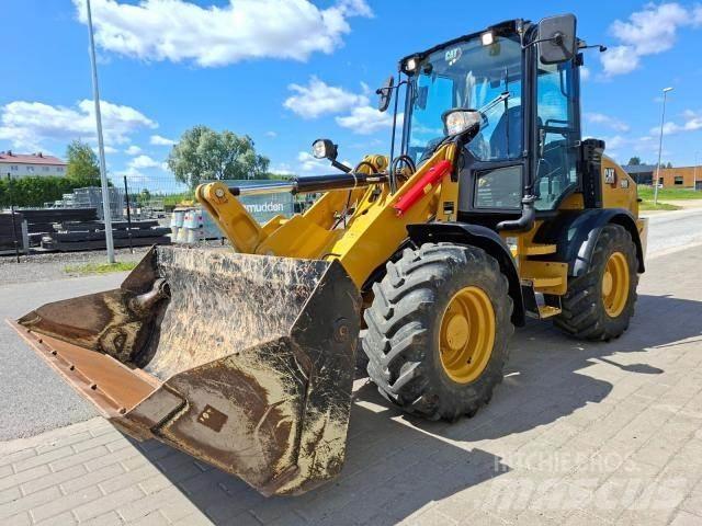 CAT 908 Фронтальные погрузчики