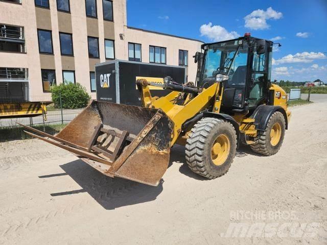CAT 908M Фронтальные погрузчики